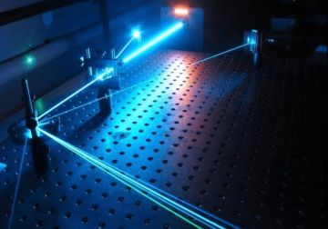 Senzory vlnoplochy pro měření laserů